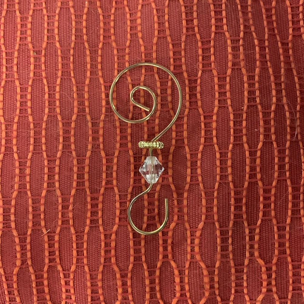 Set Of 50 VTG Dillards Ornament Hooks New Never Used. - Picture 3 of 3